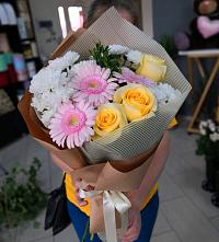 Букет цветов из:  Герберы, Розы и Хризантемы в Райчихинске