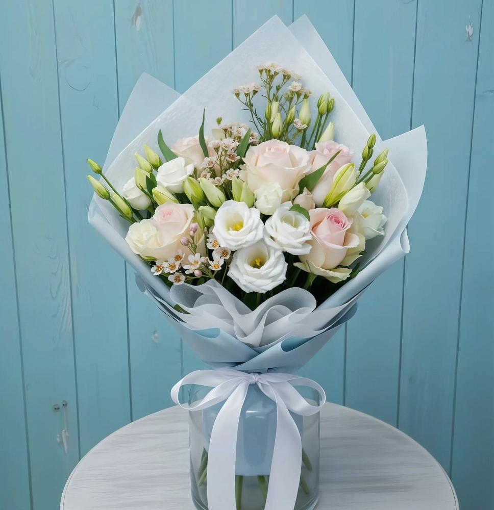 Букет цветов из: Розы и Лизиантусы в Райчихинске