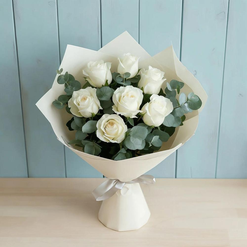 Букет Белые розы в Эвкалипте в Райчихинске