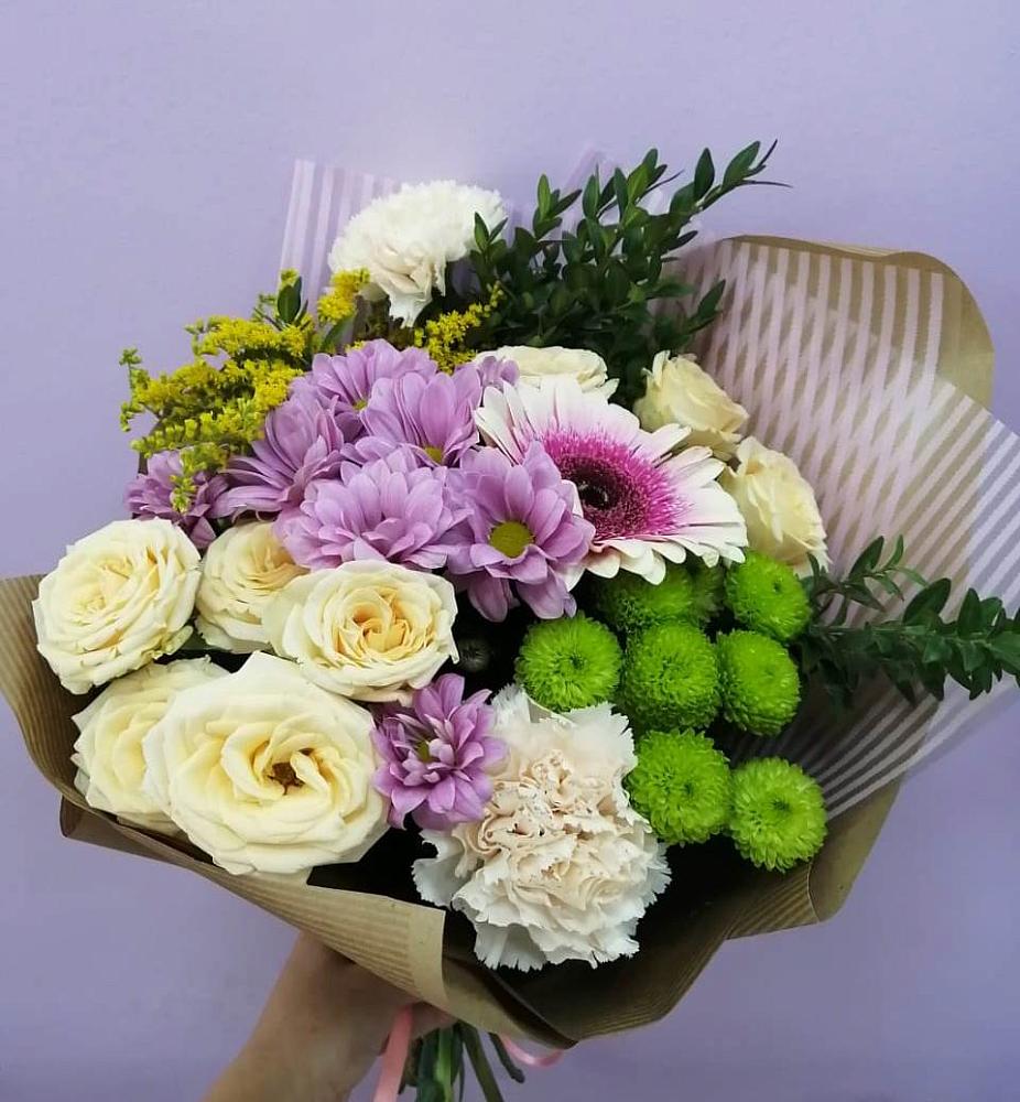 Букет цветов из: Хризантемы, Розы, Гвоздики и Герберы в Райчихинске