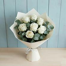 Букет Белые розы в Эвкалипте в Райчихинске