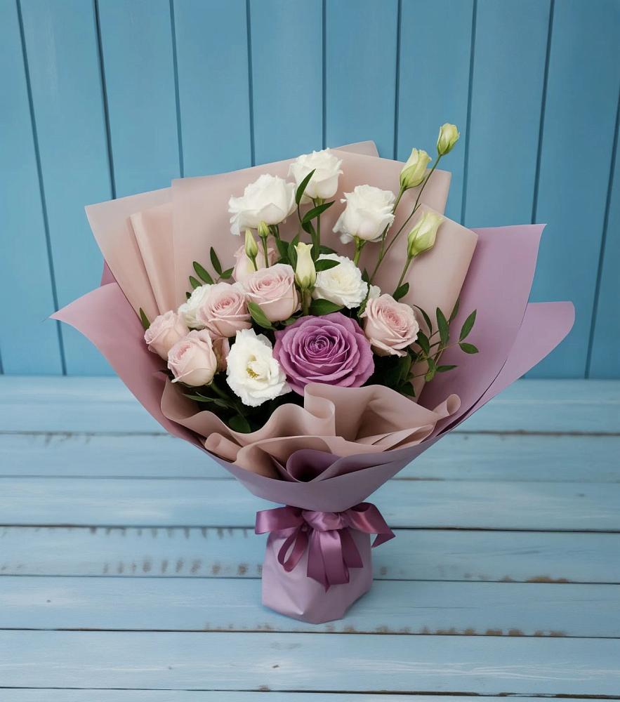 Букет цветов из: Розы и Лизиантусы в Райчихинске